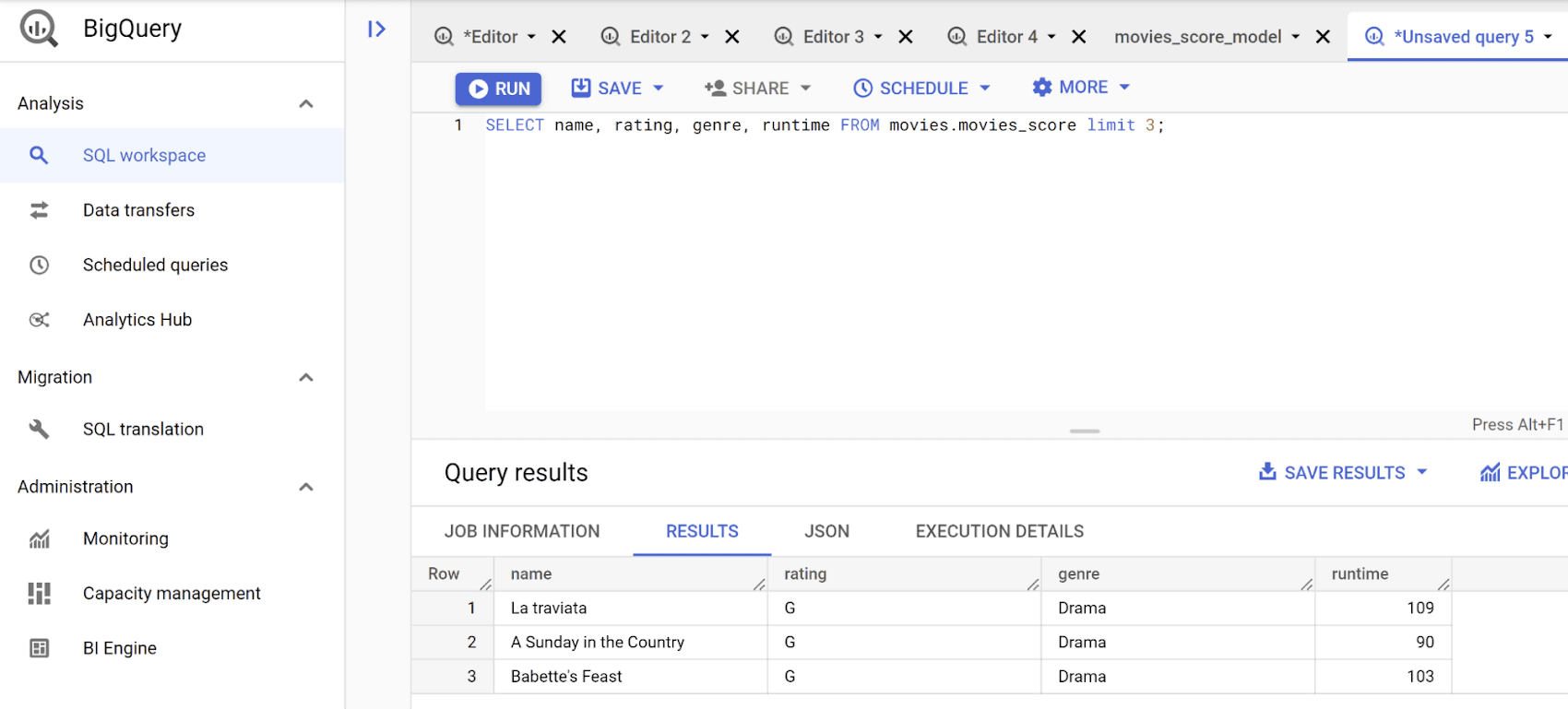 Captura de tela da interface do usuário da Web do BigQuery mostrando uma consulta para a tabela de filmes